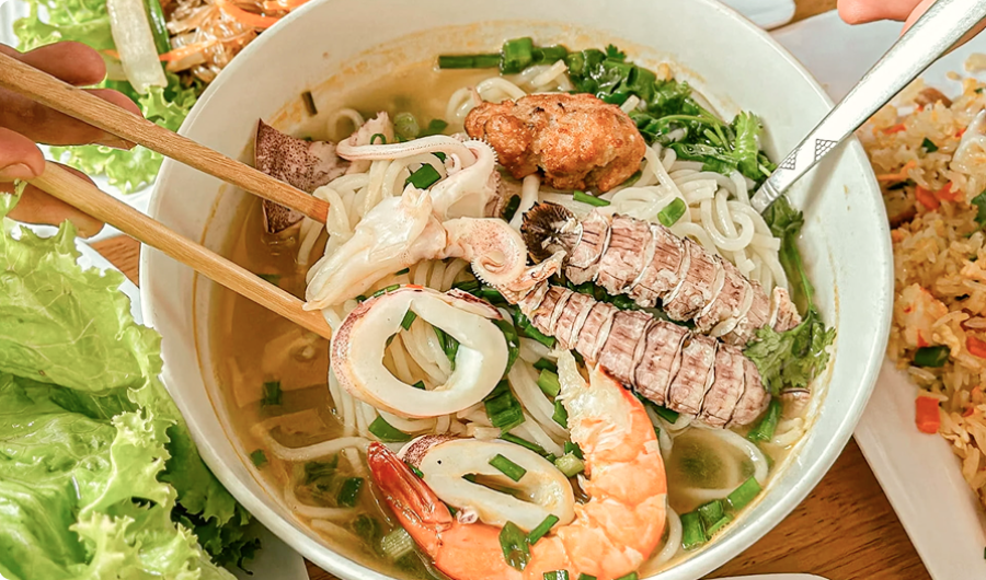 Bún Hải Sản Văn Thơm 77